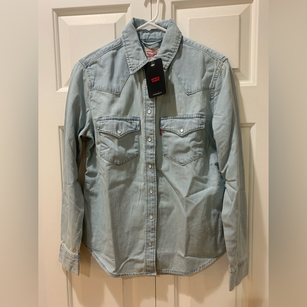 NWT Levi’s snap front jean shirt size XS 18 P2P
